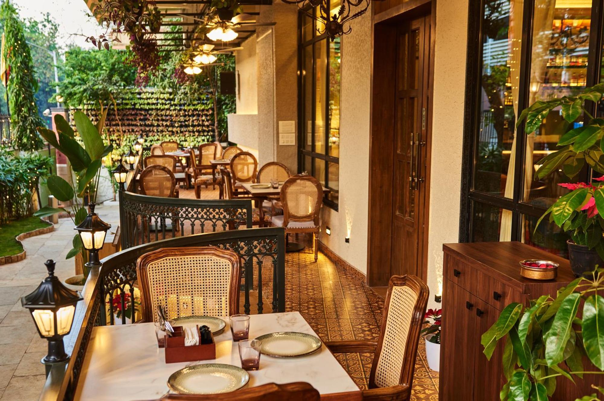 Arnna Hotel - Goregaon Mumbai Exterior foto